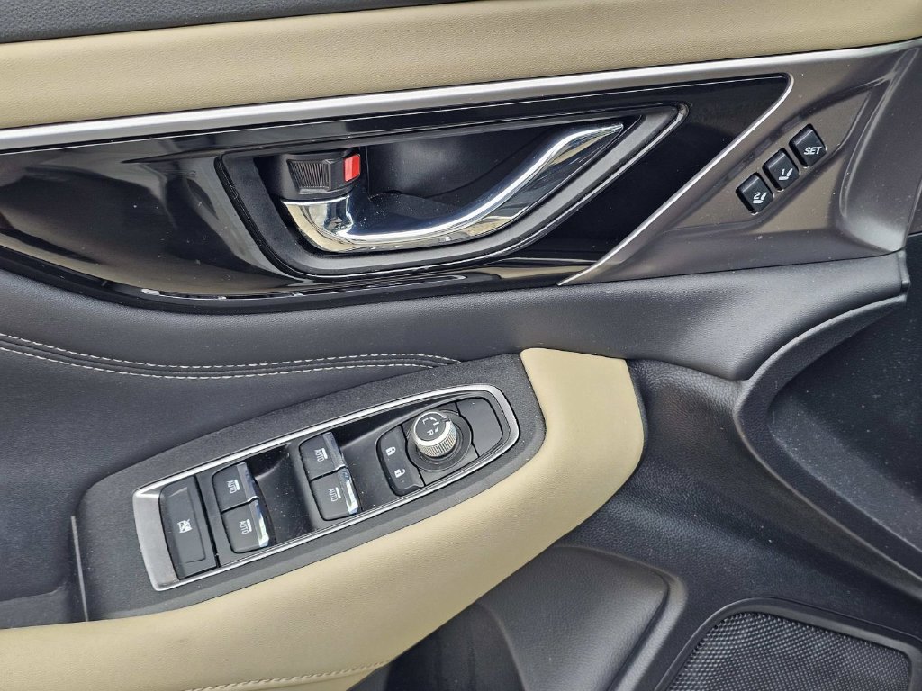 Used 2025 Subaru Outback Limited AWD/4WD image 19