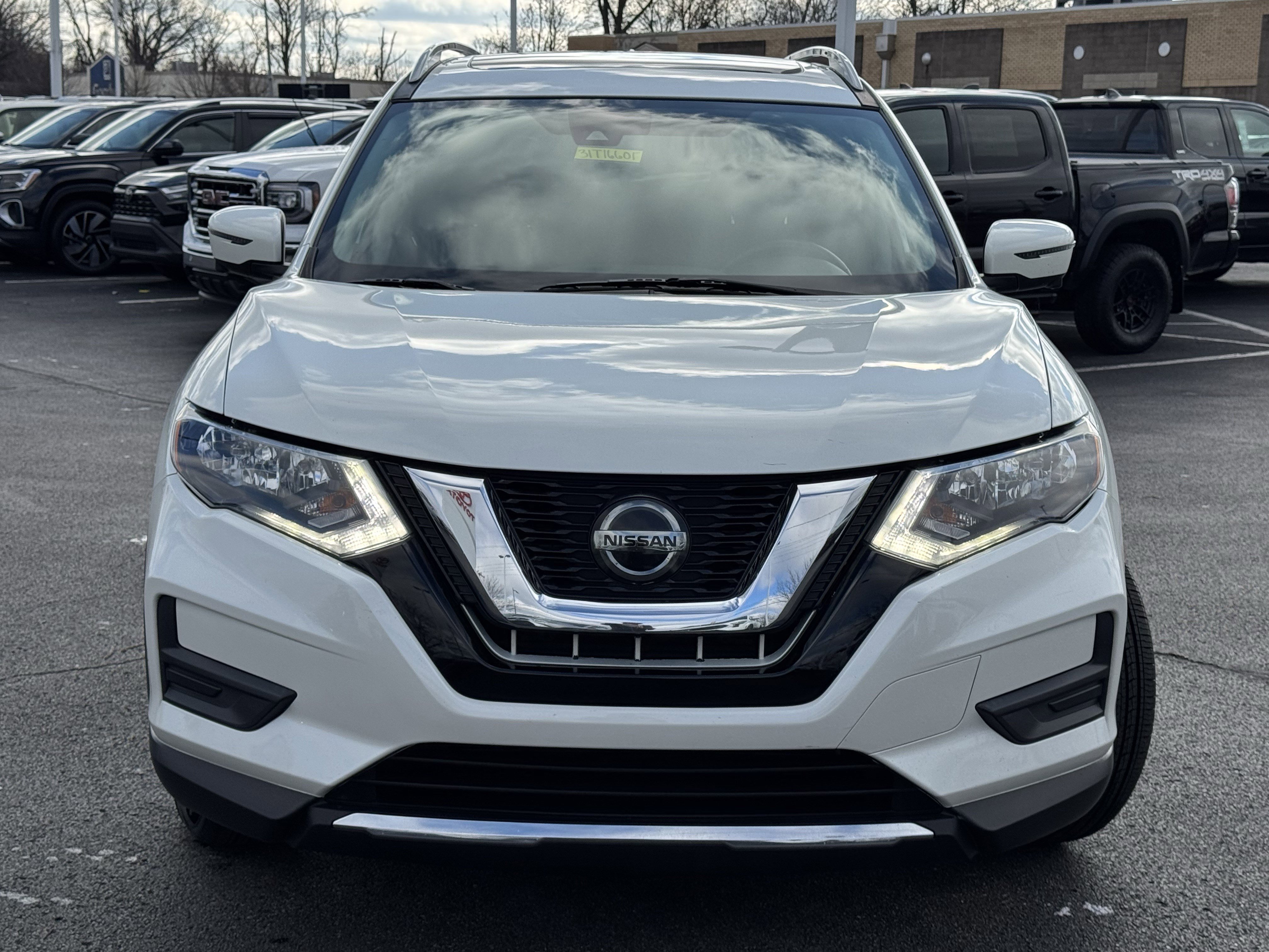 Used 2019 Nissan Rogue SV w/ Premium Package image 18