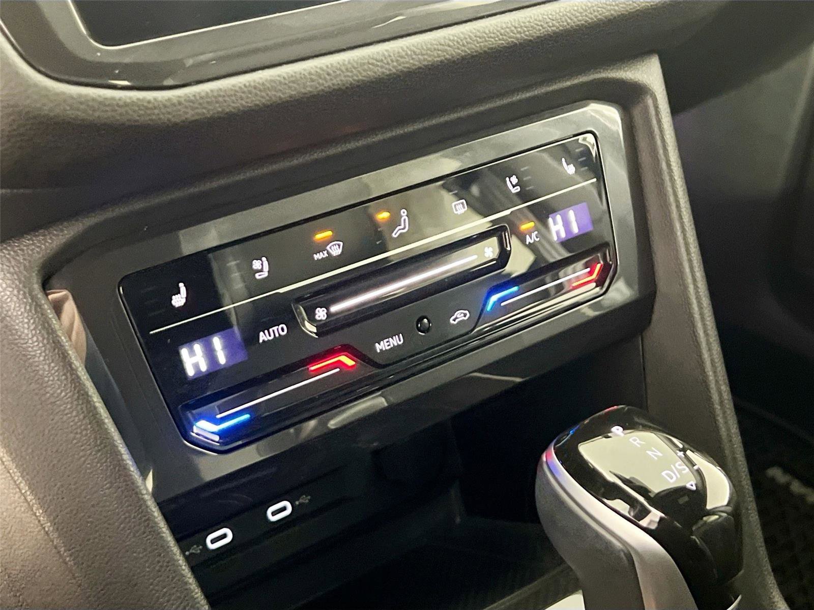 Used 2024 Volkswagen Tiguan SEL R-Line AWD/4WD image 15