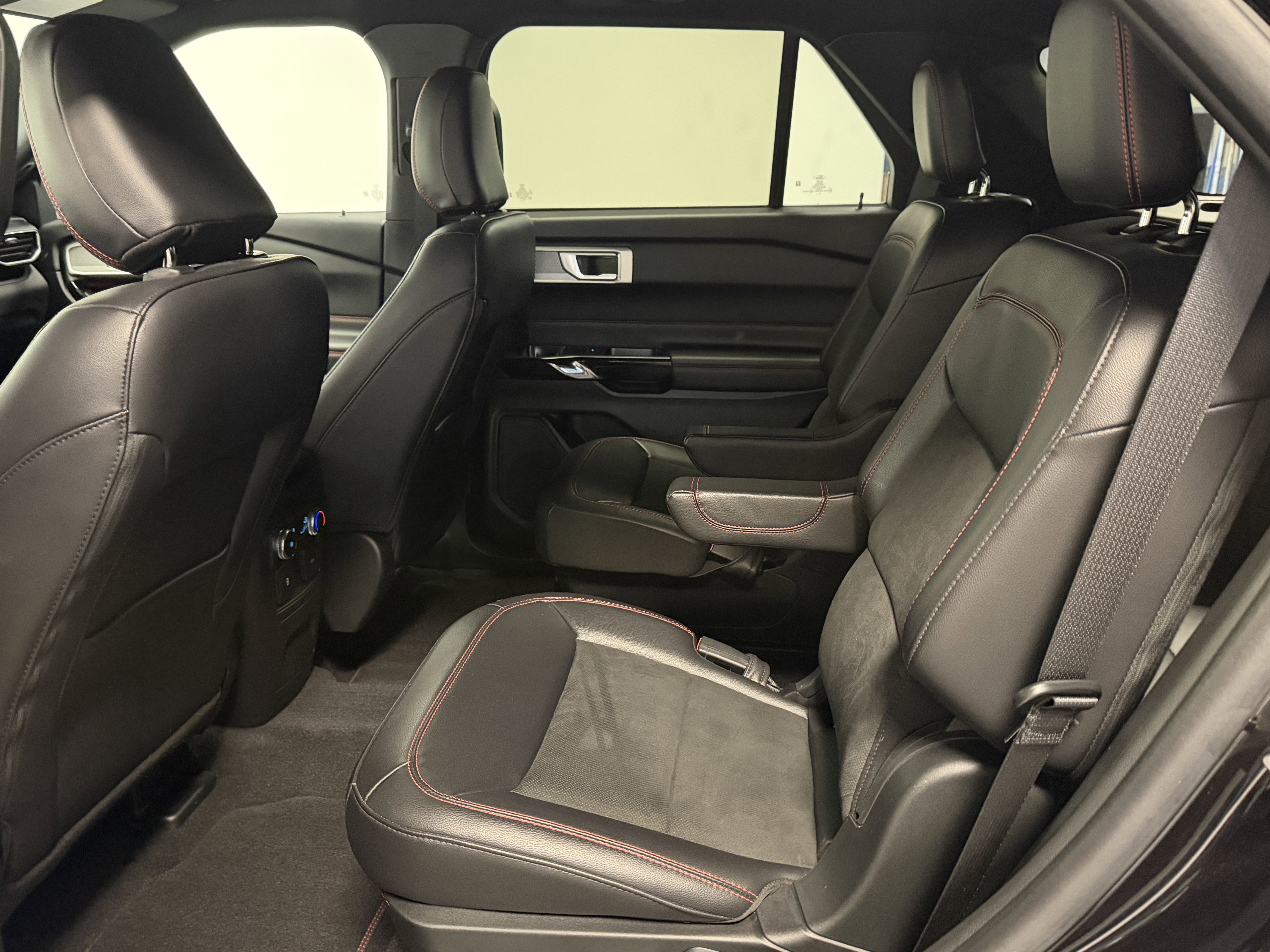 Used 2024 Ford Explorer ST-Line w/ Class IV Trailer Tow Package image 22