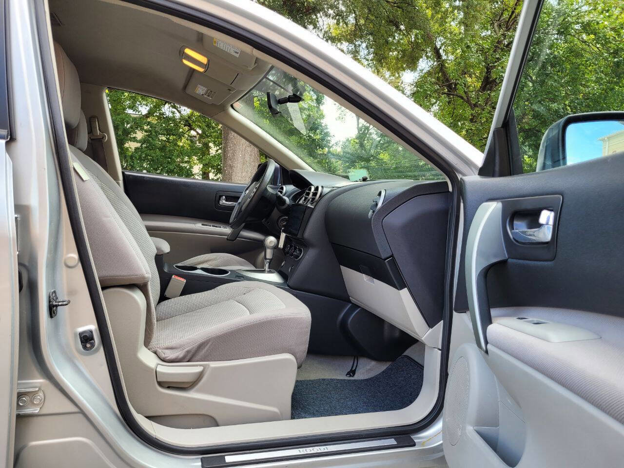 Used 2012 Nissan Rogue SV image 6