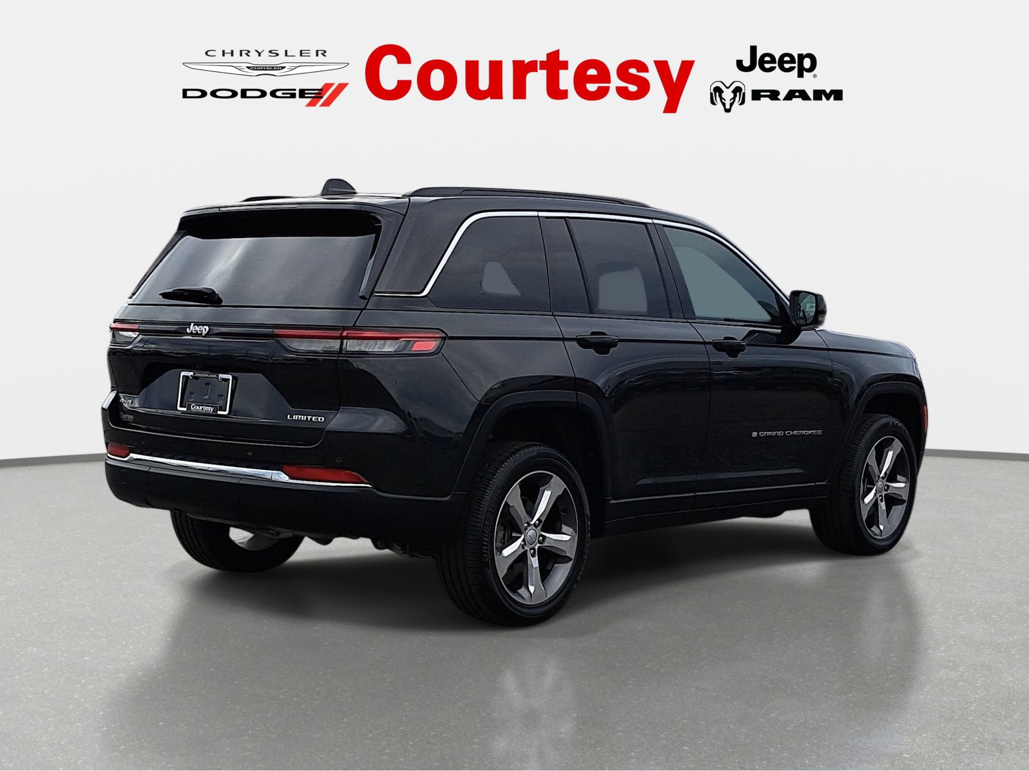 Certified 2025 Jeep Grand Cherokee Limited AWD/4WD image 4