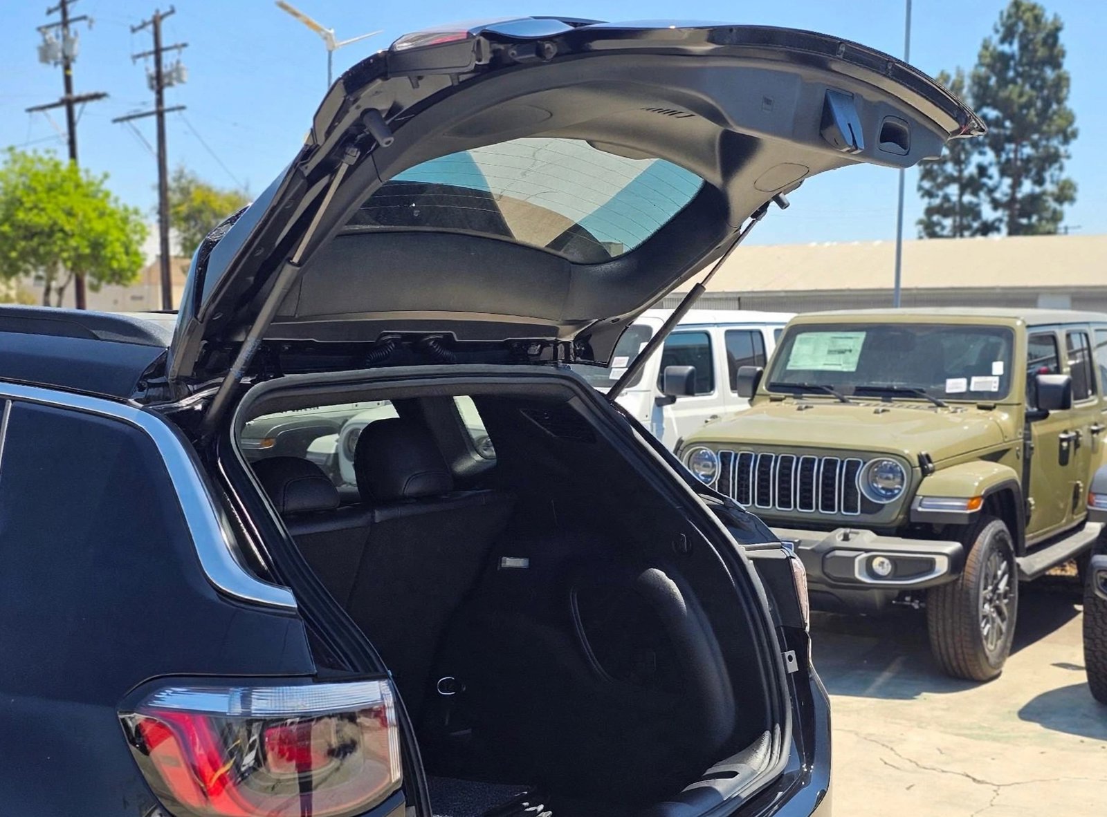 New 2026 Jeep Compass Latitude AWD/4WD image 10