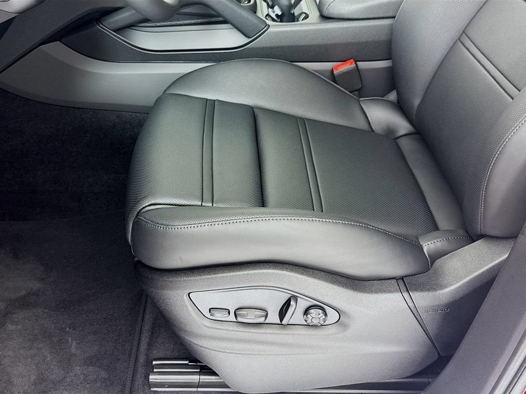 New 2026 Porsche Cayenne E-Hybrid Coupe AWD/4WD image 13