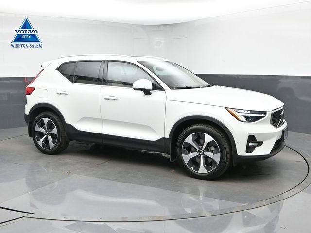 Used 2023 Volvo XC40 B5 Plus w/ Driver Assist Package AWD/4WD video 1
