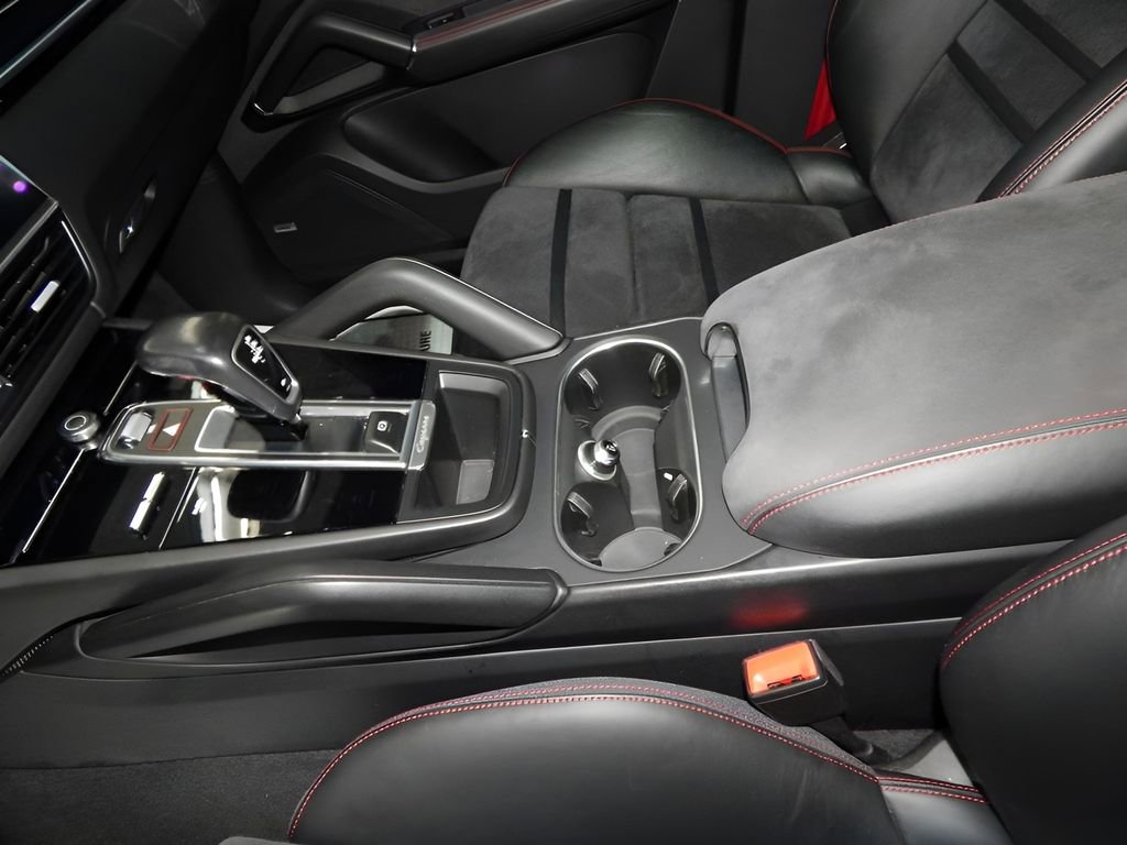 Used 2021 Porsche Cayenne GTS image 18