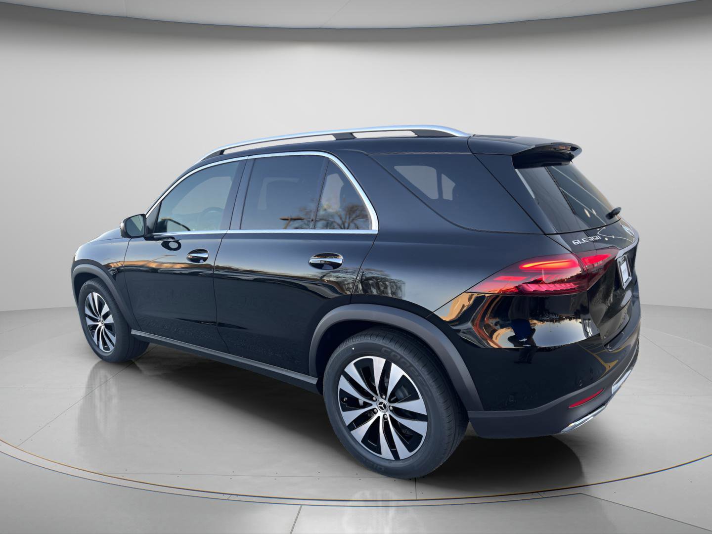 Certified 2025 Mercedes-Benz GLE 350 4MATIC image 4