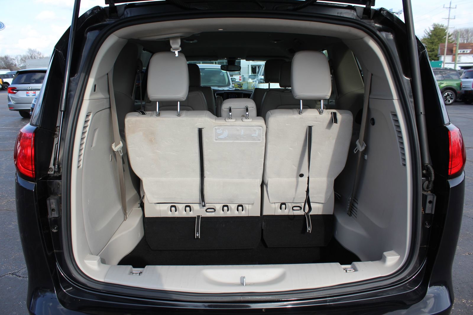 Used 2021 Chrysler Voyager Lxi image 22