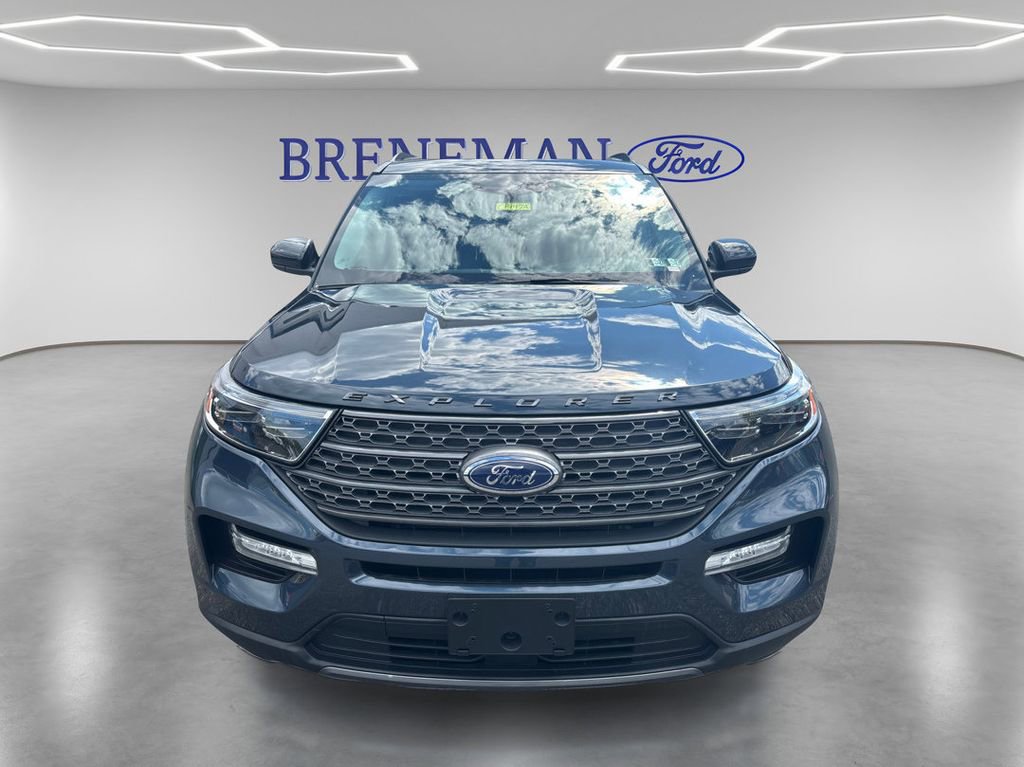 Certified 2022 Ford Explorer XLT w/ Equipment Group 202A AWD/4WD image 2