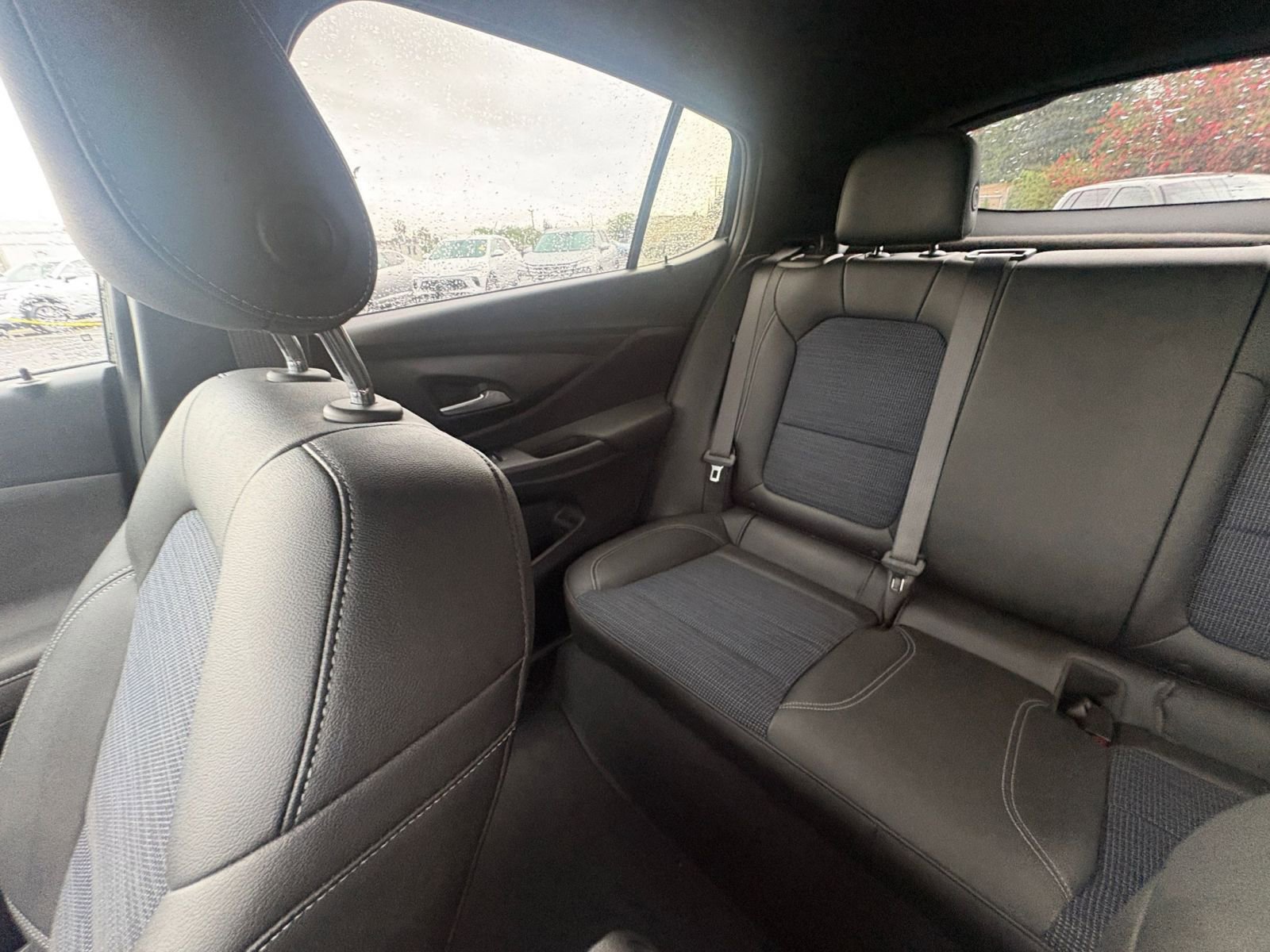 Used 2025 Buick Envista Preferred image 38