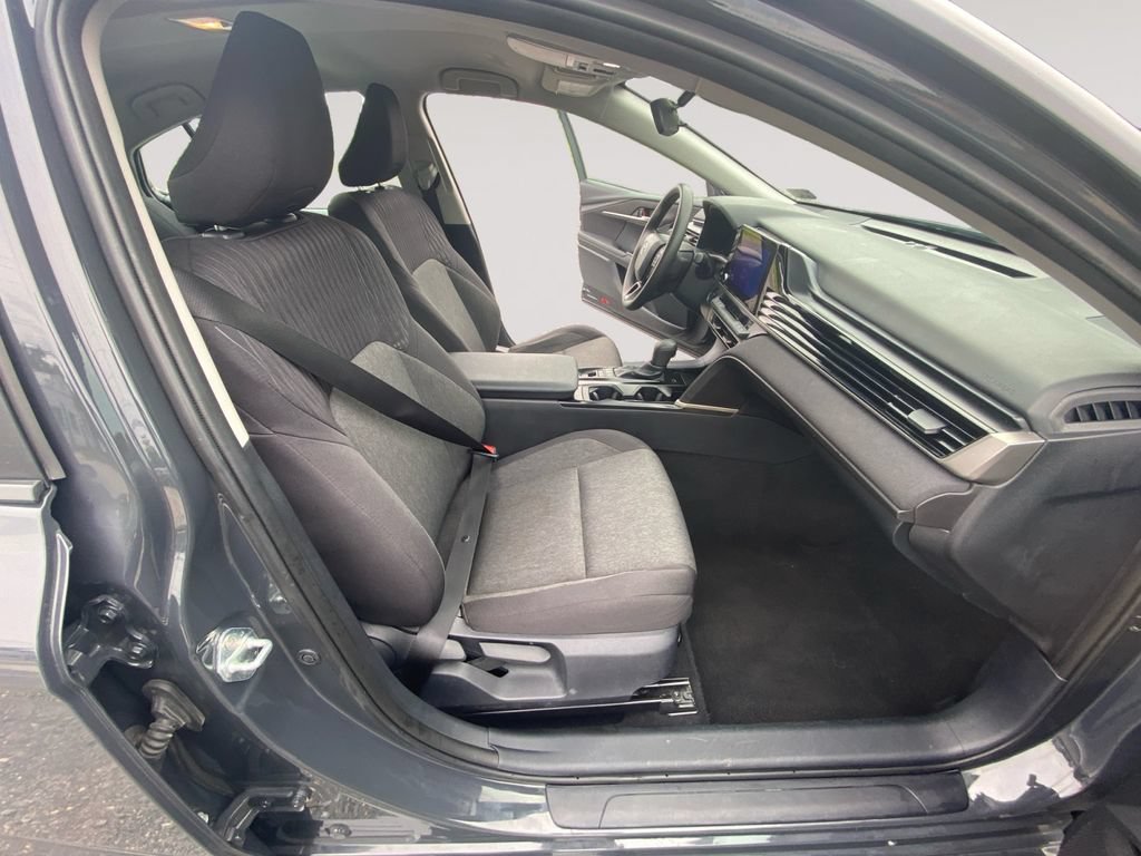Used 2025 Toyota Camry LE FWD image 15