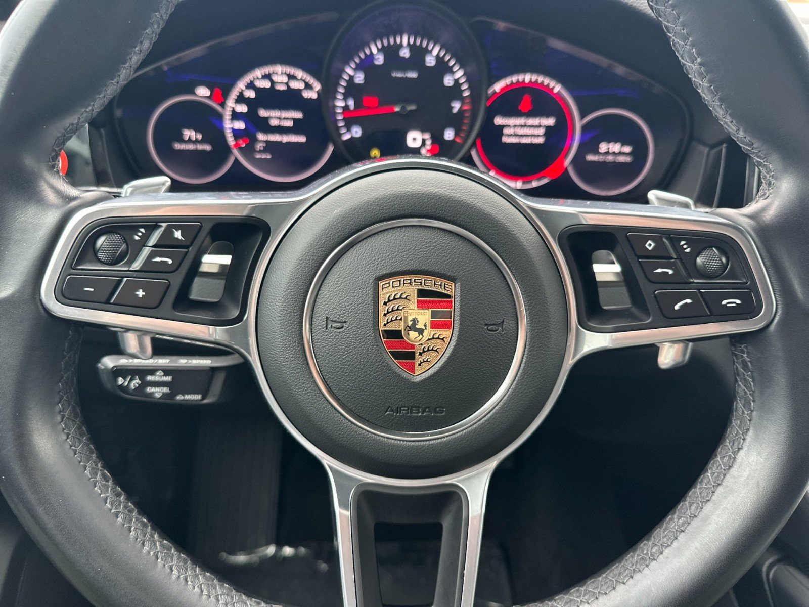 Used 2023 Porsche Cayenne Platinum Edition image 23