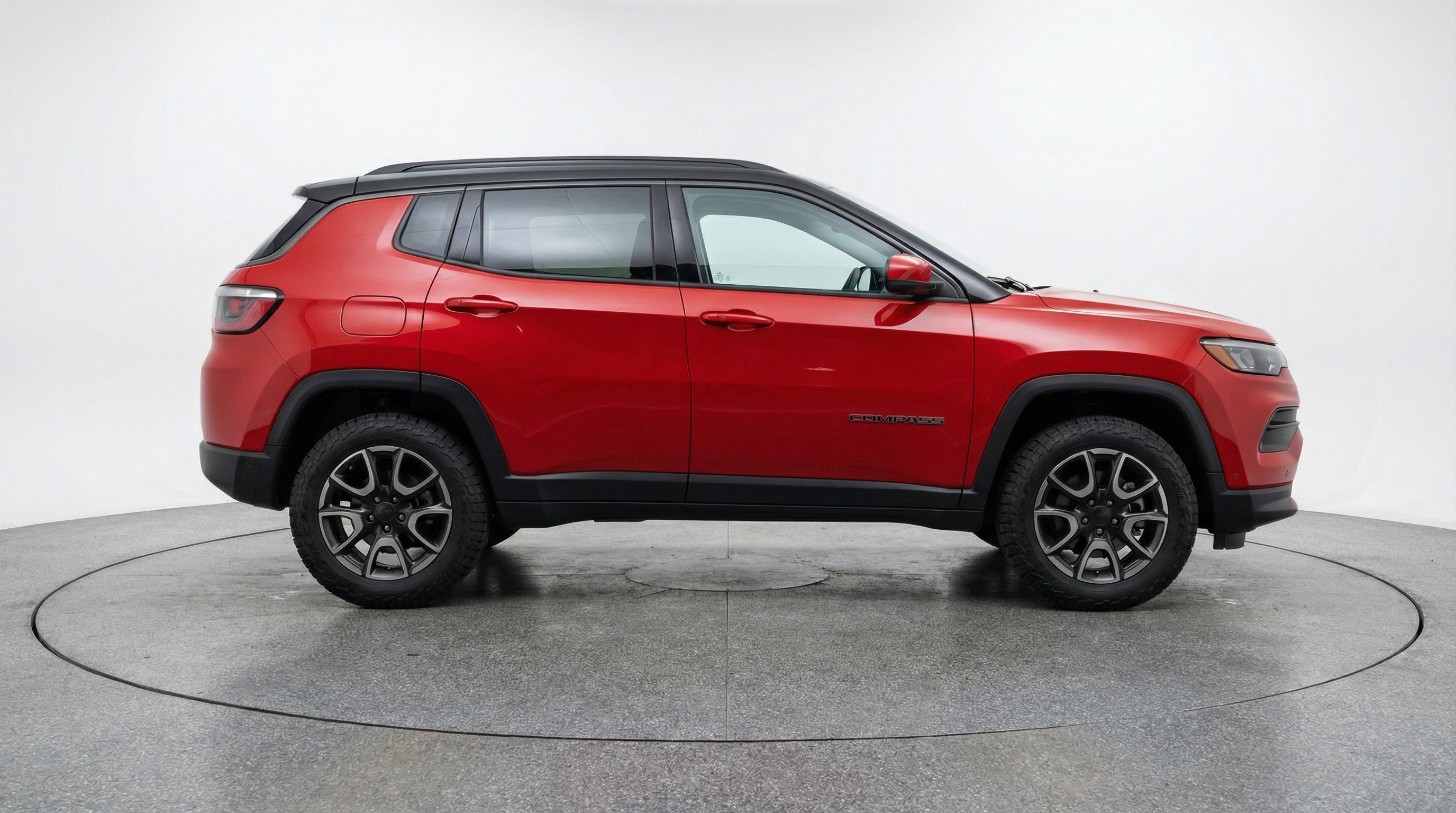 Used 2025 Jeep Compass Trailhawk image 11