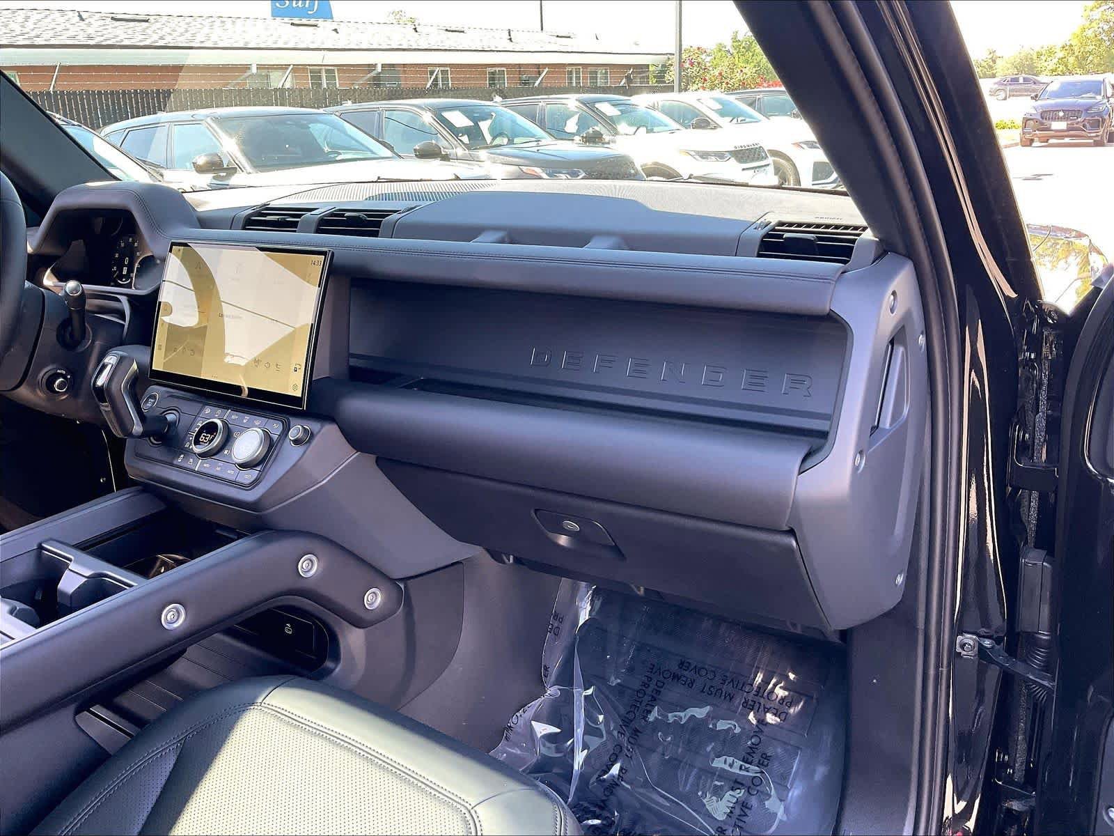 New 2026 Land Rover Defender 110 X-Dynamic SE AWD/4WD image 28