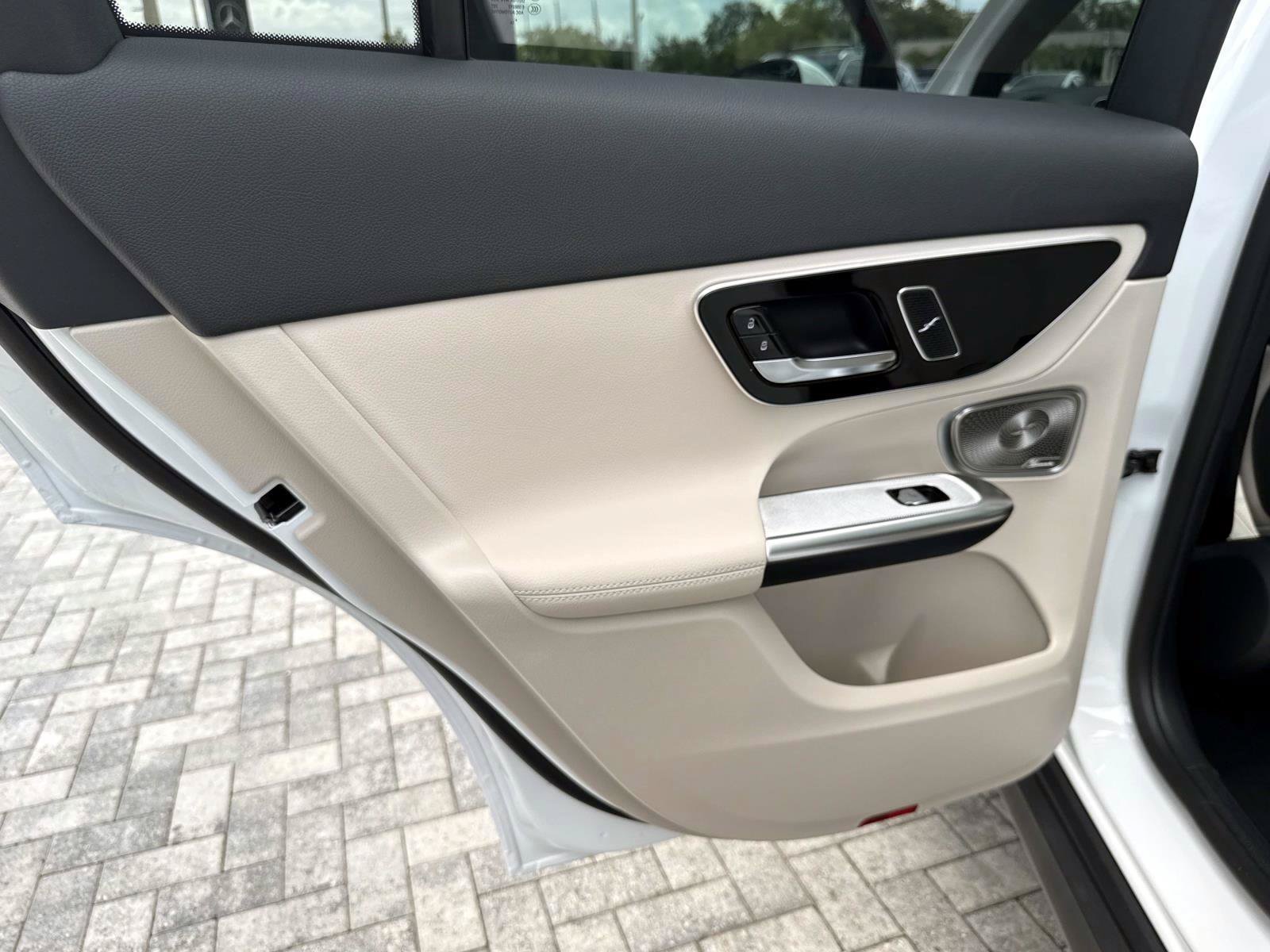 New 2027 Mercedes-Benz GLC 300 image 12