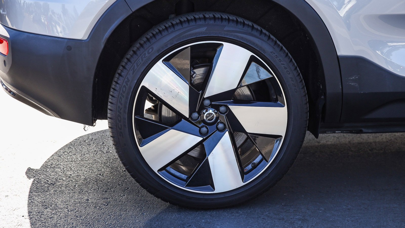 Used 2023 Volvo C40 P8 Recharge Ultimate image 7