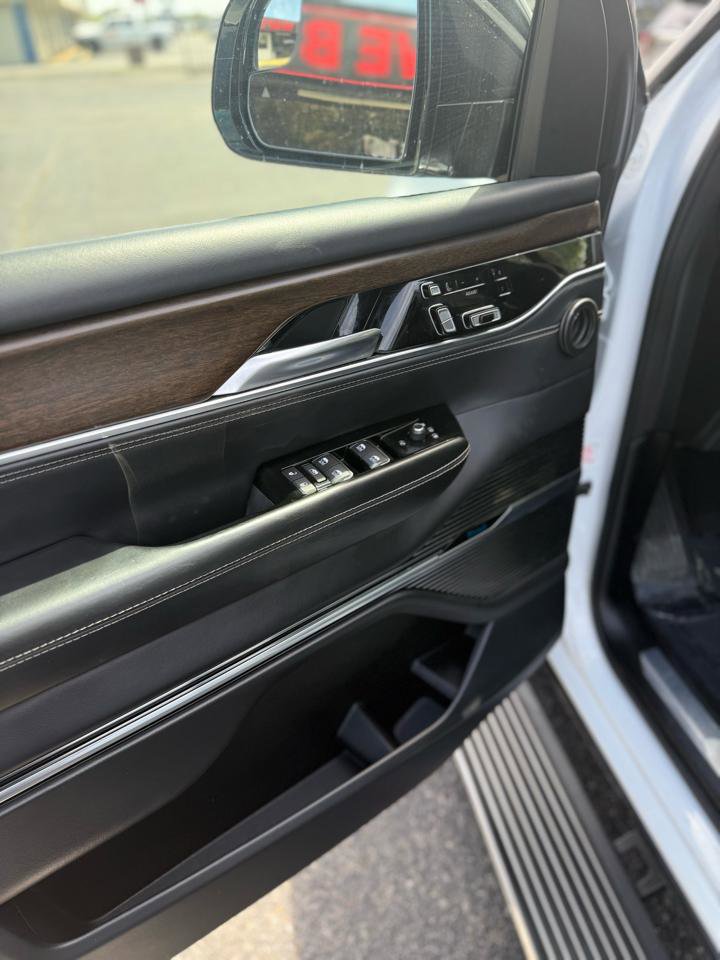 Used 2023 Jeep Grand Wagoneer Series II image 9