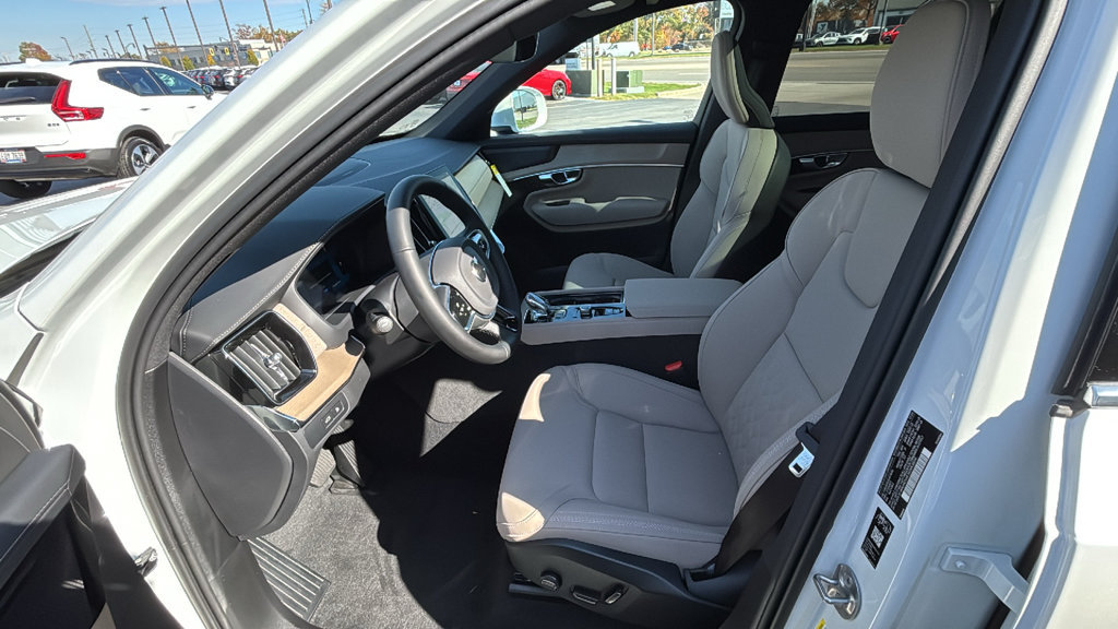 New 2027 Volvo XC90 T8 Plus AWD/4WD image 24