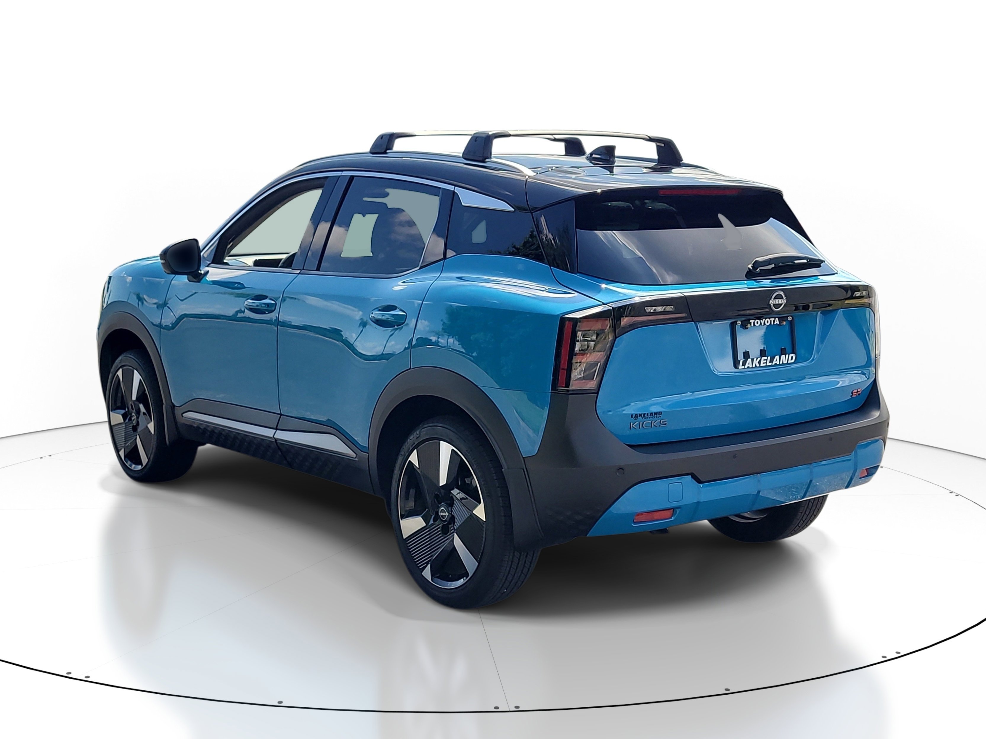 Used 2025 Nissan Kicks SR FWD image 5