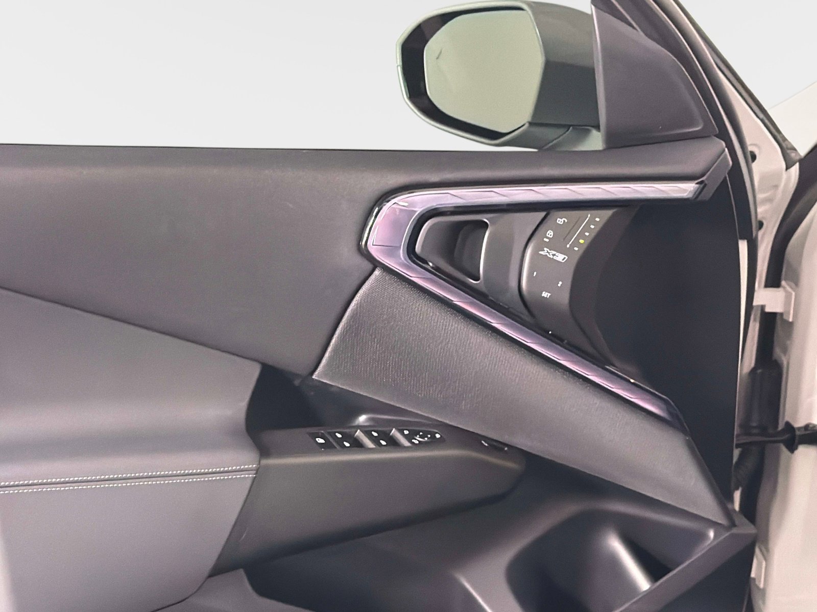 Used 2025 BMW X3 xDrive30i w/ Convenience Package image 37