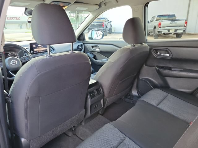 Used 2024 Nissan Rogue SV AWD/4WD image 10