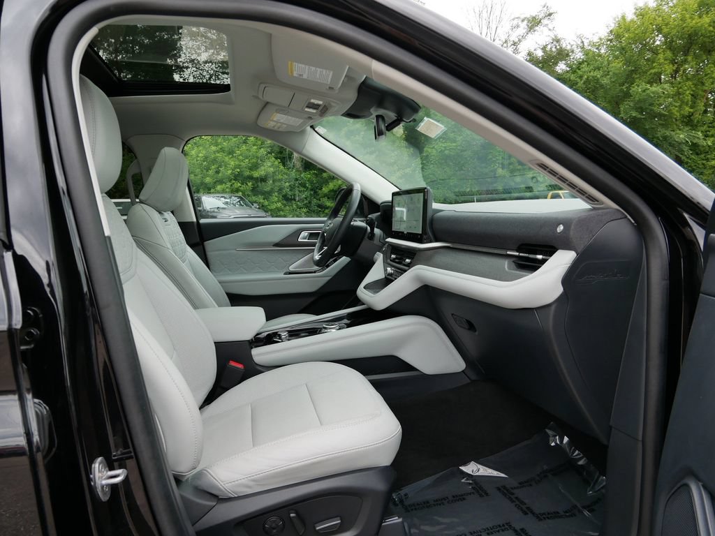 Used 2025 Ford Explorer Platinum w/ Ultimate Package AWD/4WD image 8