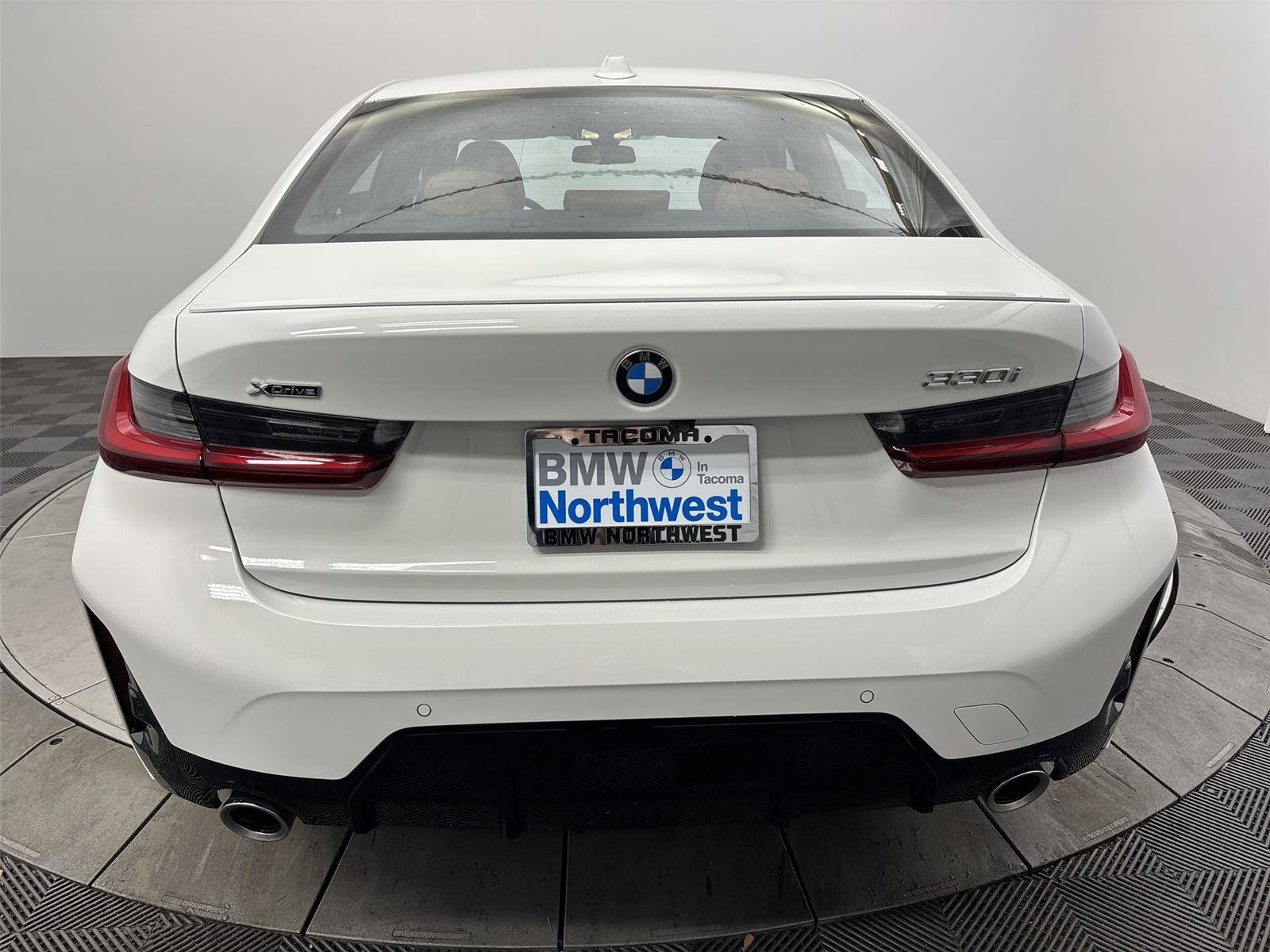 Used 2025 BMW 330i xDrive Sedan w/ M Sport Package AWD/4WD image 15