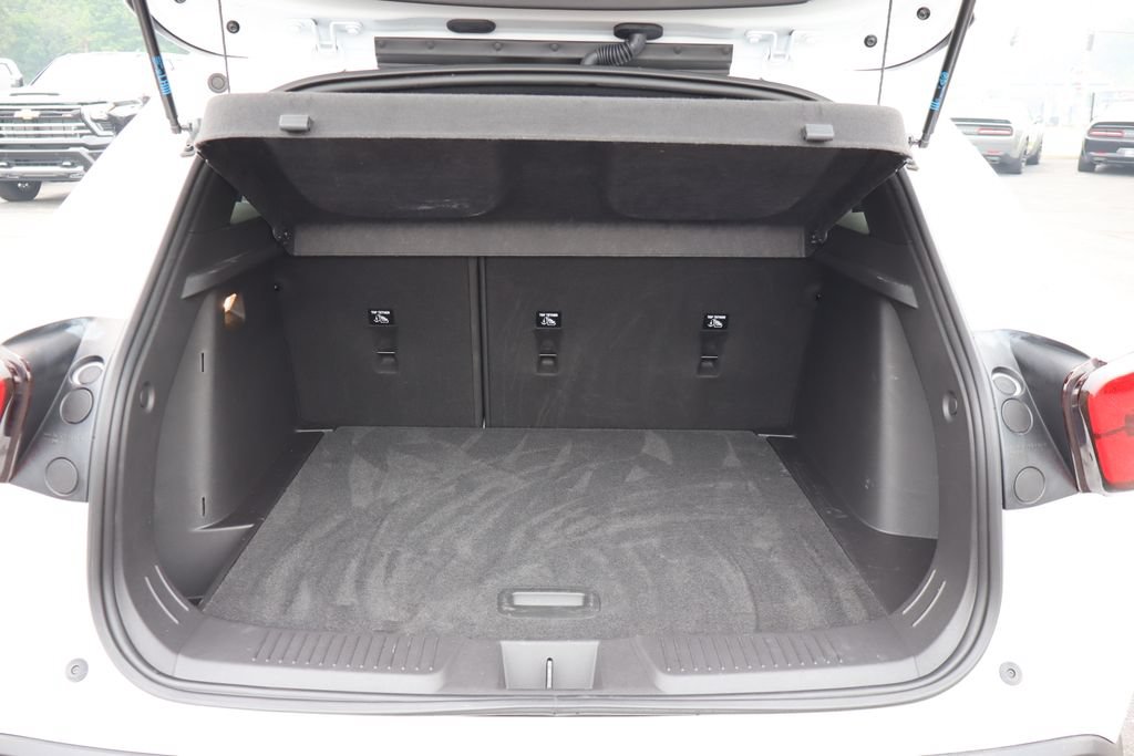 Used 2024 Chevrolet Trax RS w/ Sunroof Package FWD image 36
