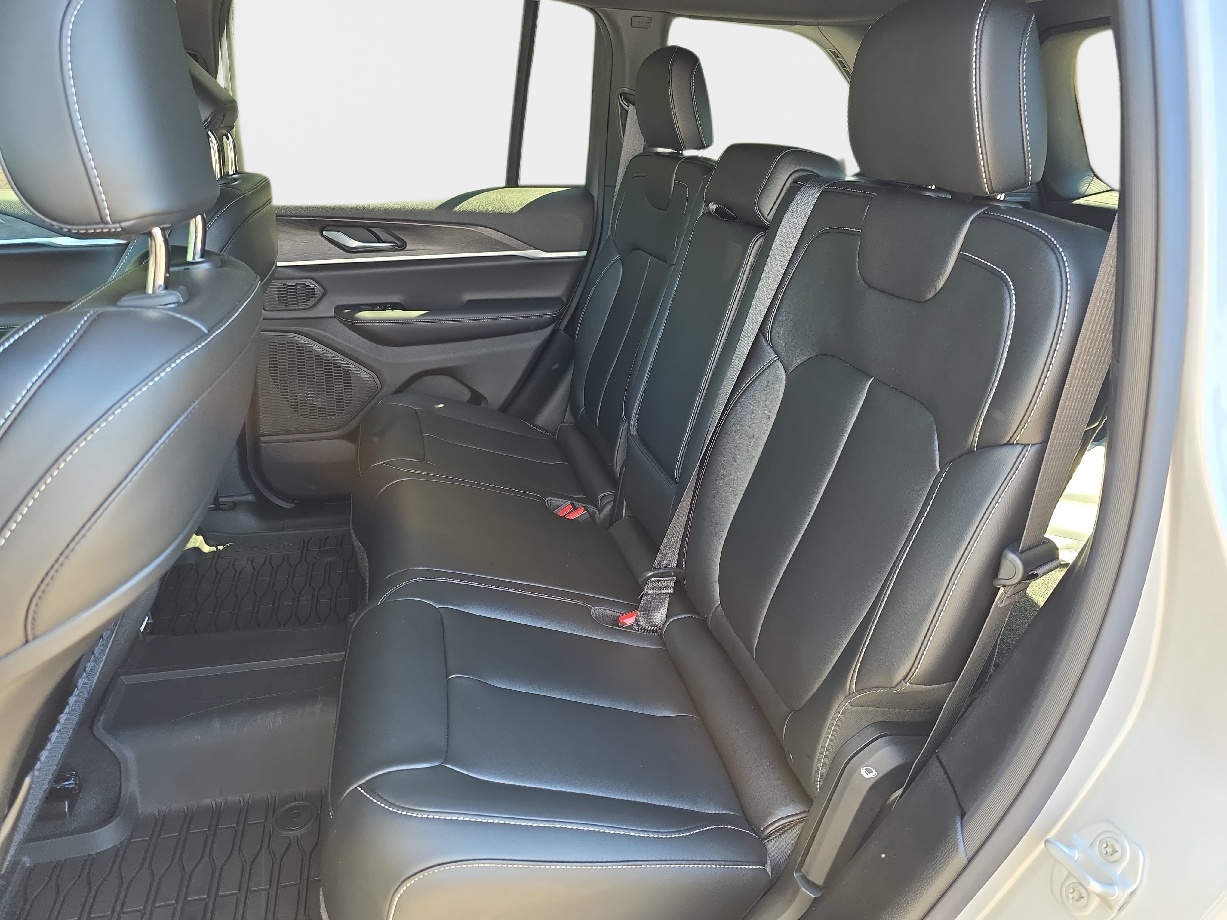 New 2026 Jeep Grand Cherokee Limited AWD/4WD image 12