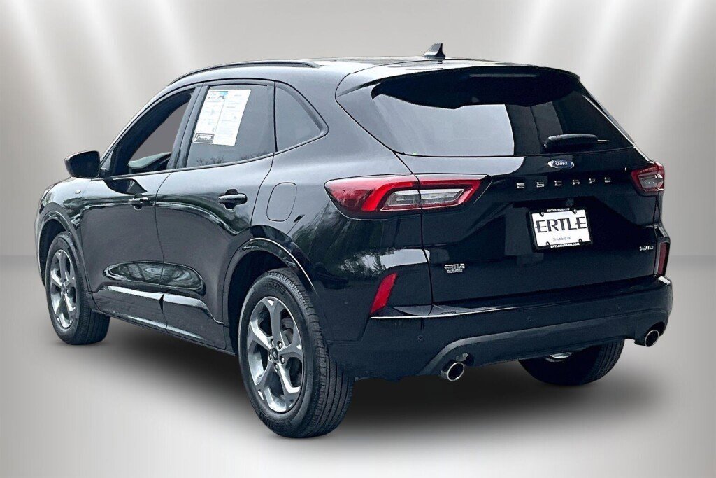 Used 2023 Ford Escape ST-Line w/ Tech Pack #1 AWD/4WD image 4