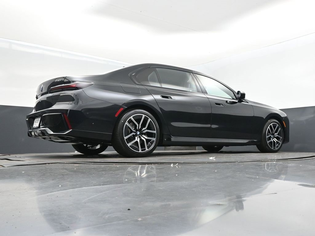 New 2026 BMW 740i xDrive w/ Executive Package image 25