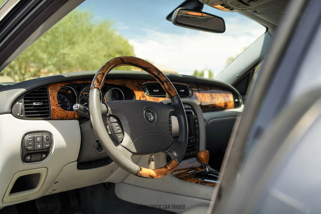 Used 2006 Jaguar XJ8 RWD image 24