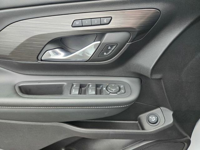 Used 2024 GMC Terrain SLT image 27