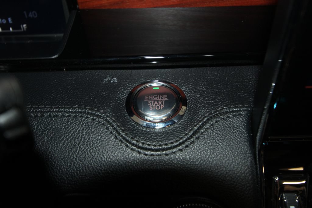 Used 2024 Lincoln Navigator L Reserve AWD/4WD image 13