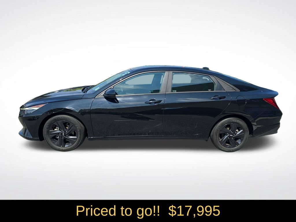 Certified 2022 Hyundai Elantra SEL w/ Convenience Package FWD image 3