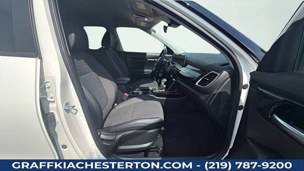 Used 2025 Kia Seltos S AWD/4WD image 41