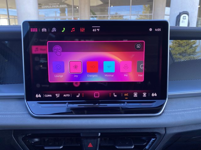 New 2026 Volkswagen Tiguan SE FWD image 28