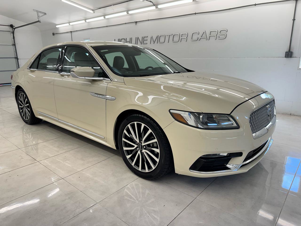 Used 2018 Lincoln Continental Select FWD image 3