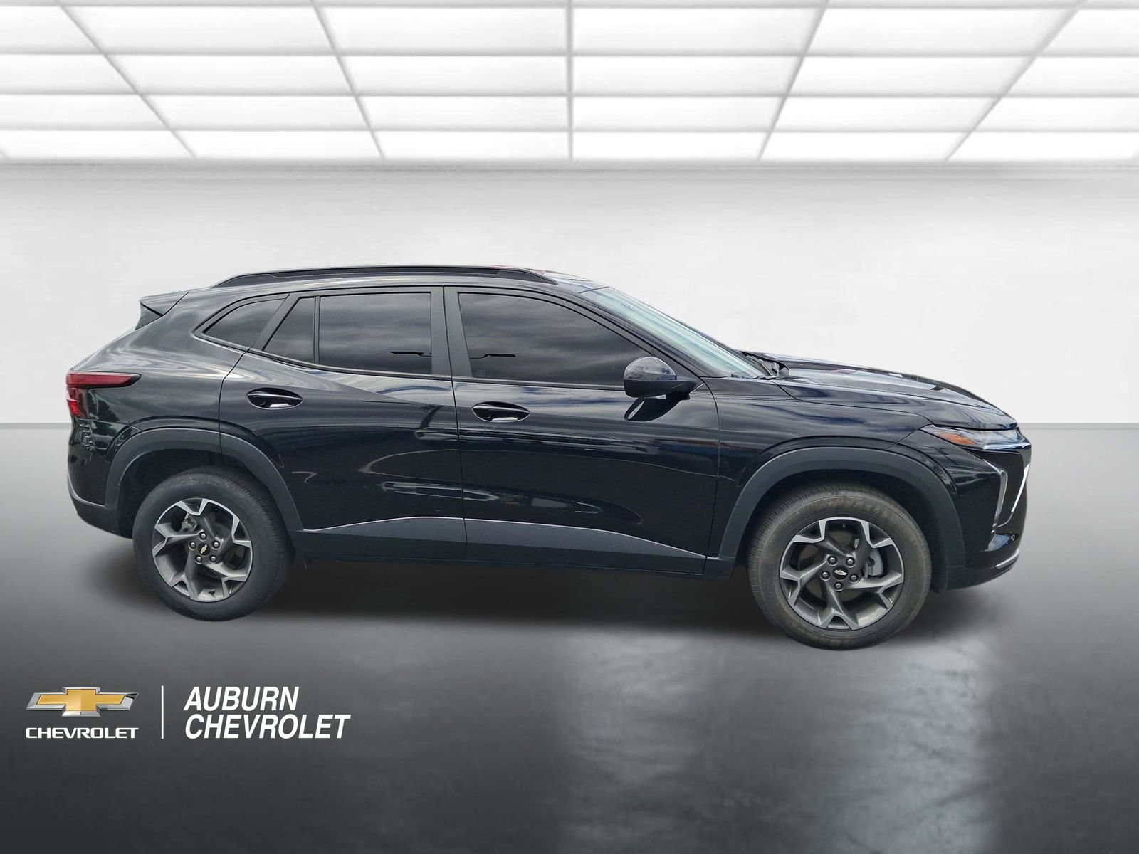 Used 2024 Chevrolet Trax LT FWD image 2