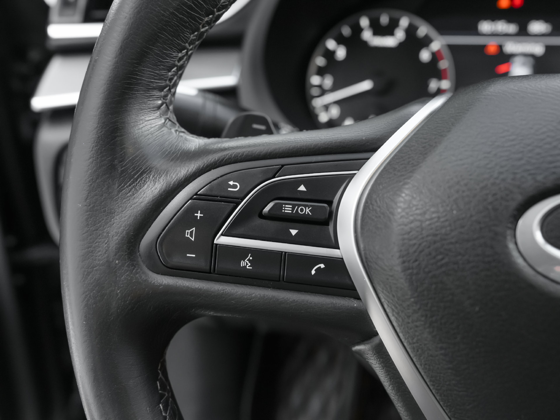 Used 2022 INFINITI QX50 Luxe FWD image 16