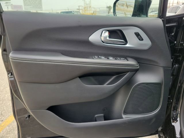 New 2026 Chrysler Pacifica Limited w/ S Appearance Package image 17