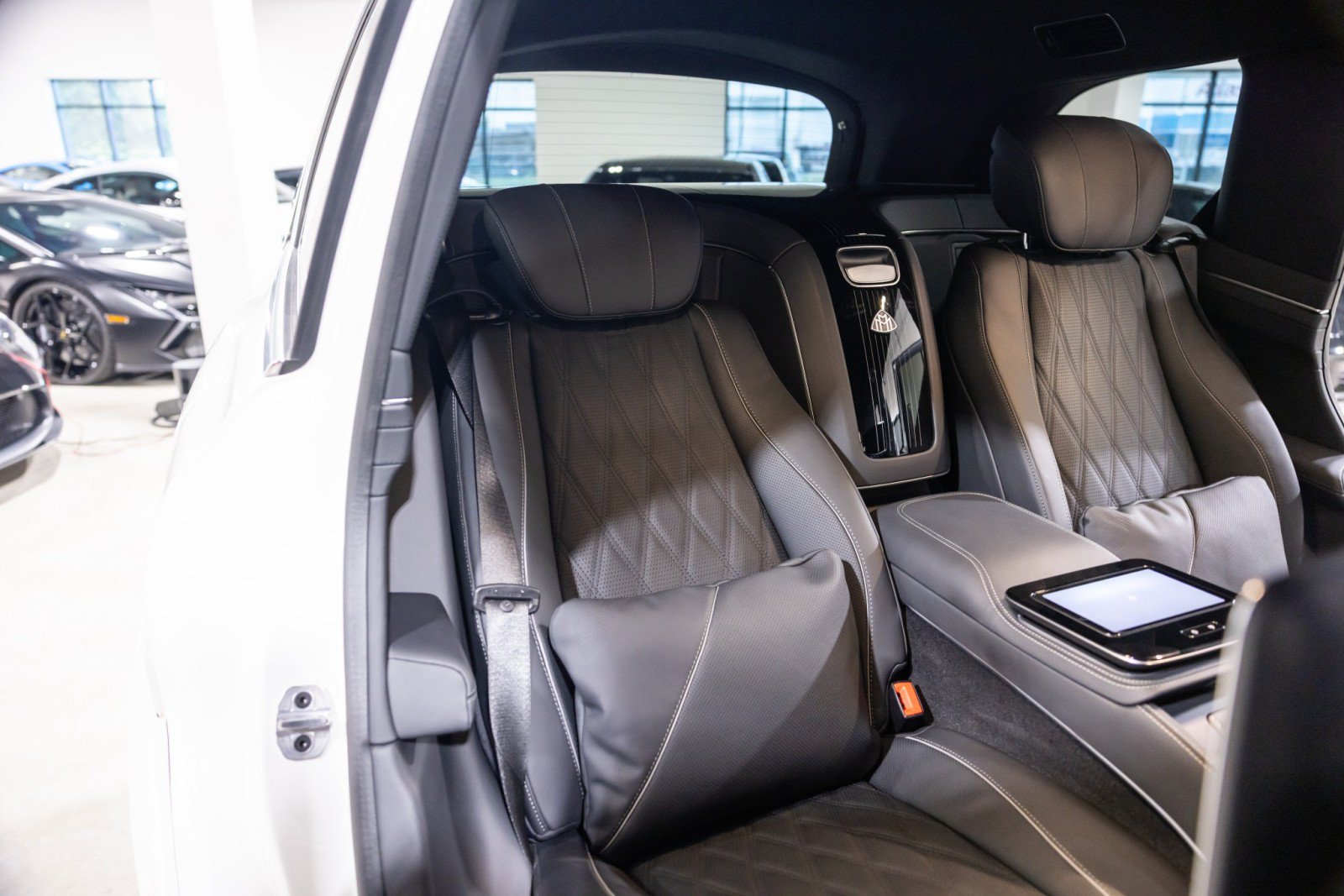 Used 2024 Mercedes-Benz Maybach GLS 600 4MATIC image 31