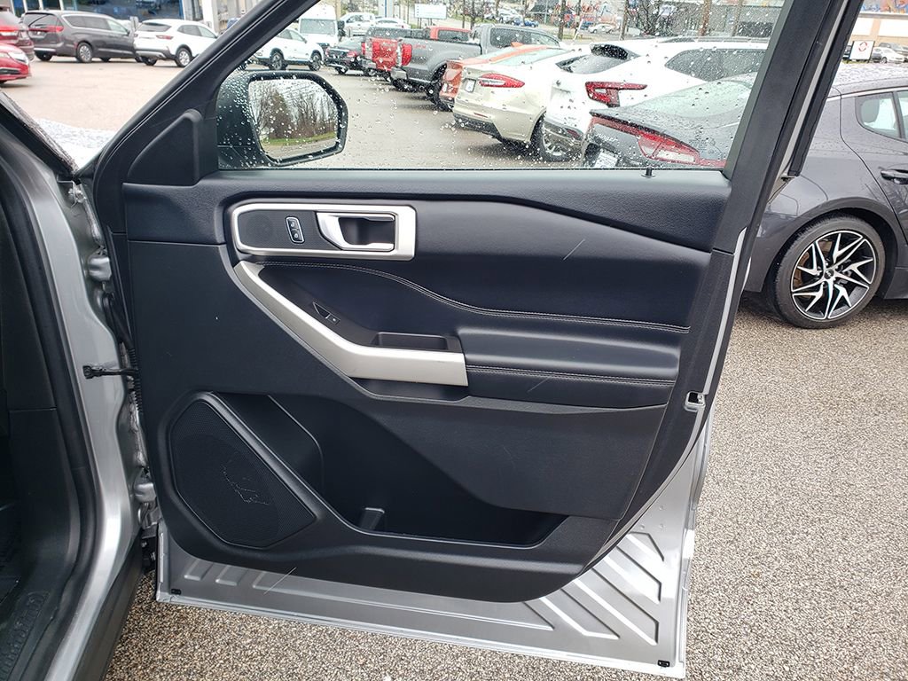 Certified 2022 Ford Explorer XLT w/ Equipment Group 202A image 20