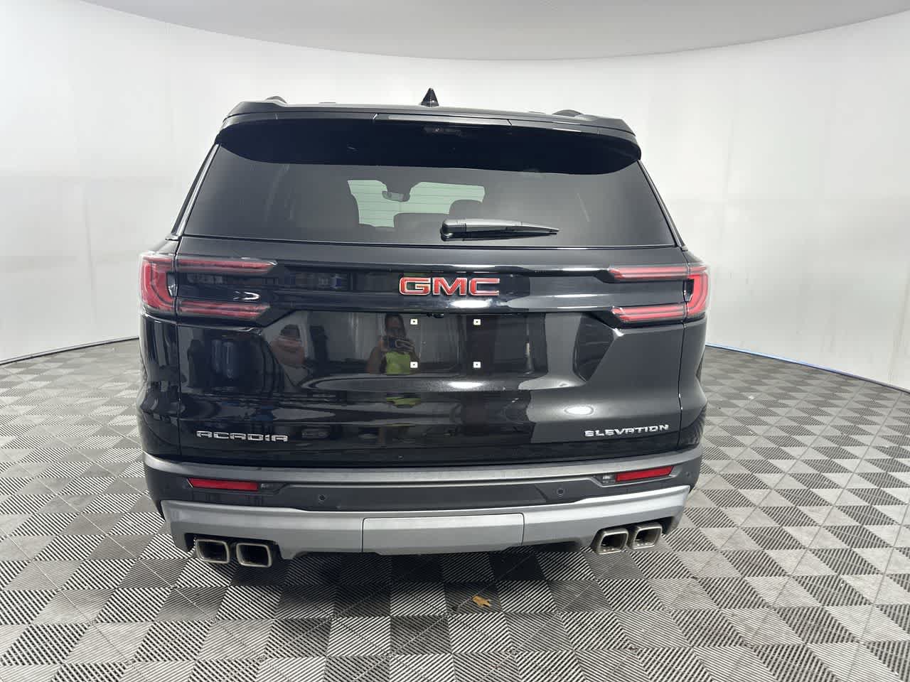 Used 2026 GMC Acadia Elevation w/ Elevation Premium Package FWD image 7