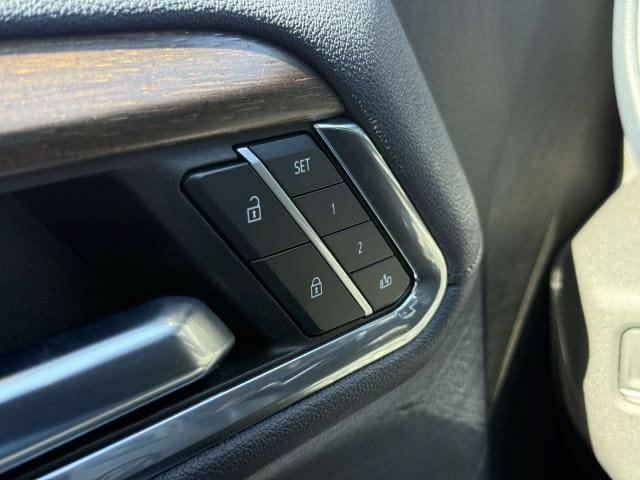 Used 2023 Chevrolet Silverado 1500 High Country w/ Technology Package AWD/4WD image 19