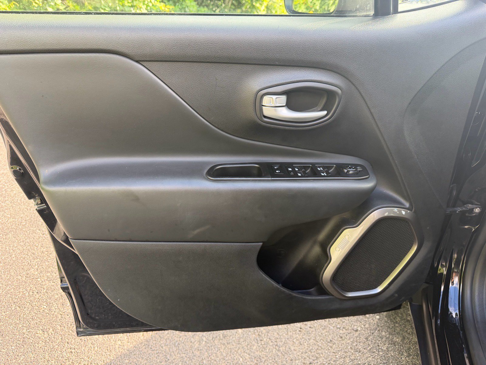 Used 2023 Jeep Renegade Latitude AWD/4WD image 22