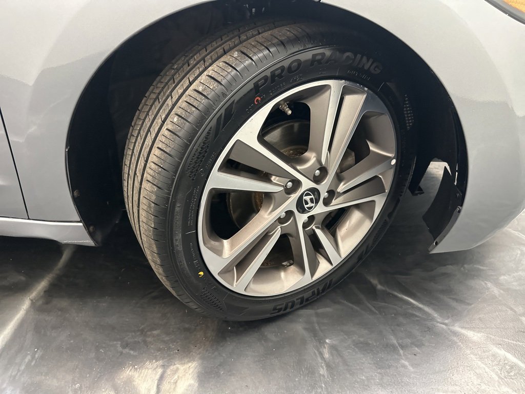 Used 2017 Hyundai Elantra Limited w/ Limited Tech Package 04 image 31