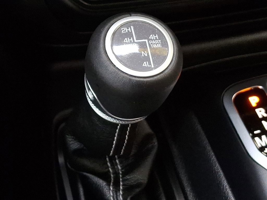 Used 2023 Jeep Wrangler Unlimited Sahara w/ Cold Weather Group image 16