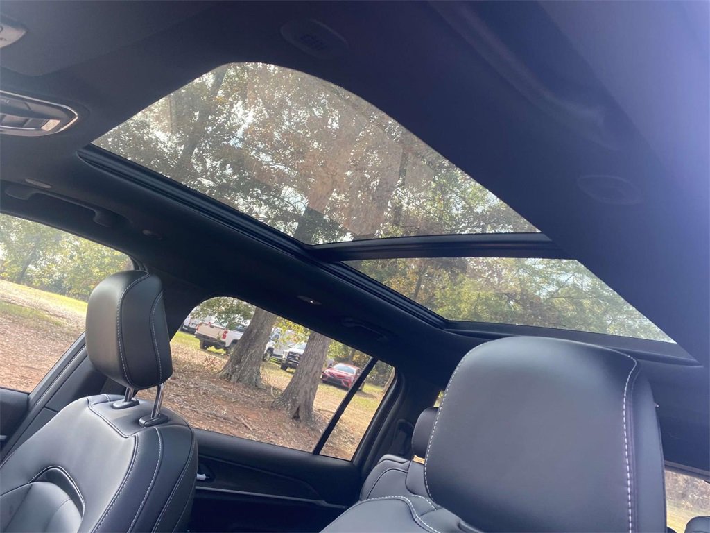 New 2025 Jeep Grand Cherokee L Limited image 21