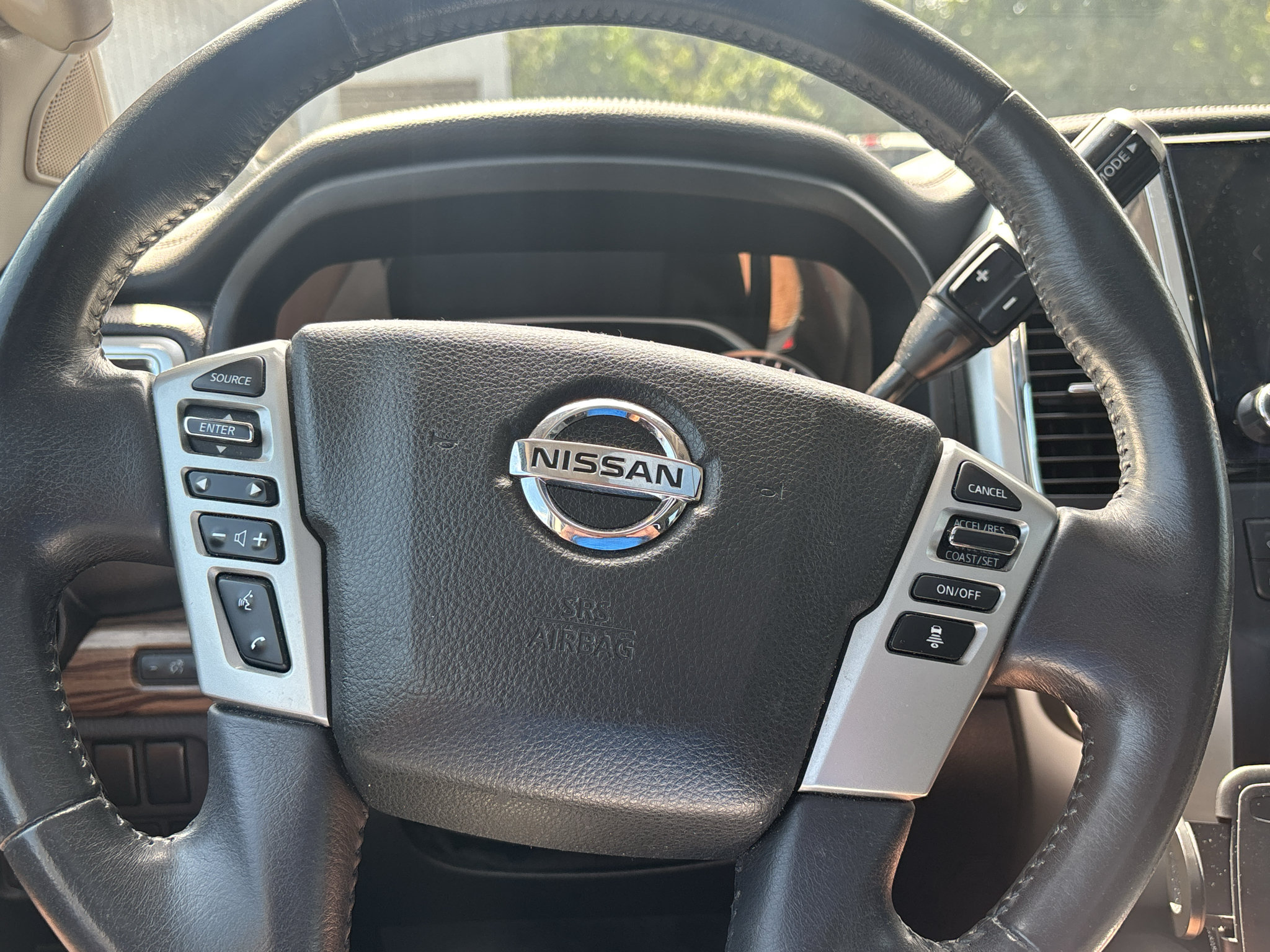 Used 2021 Nissan Titan SL w/ Moonroof Package RWD image 8